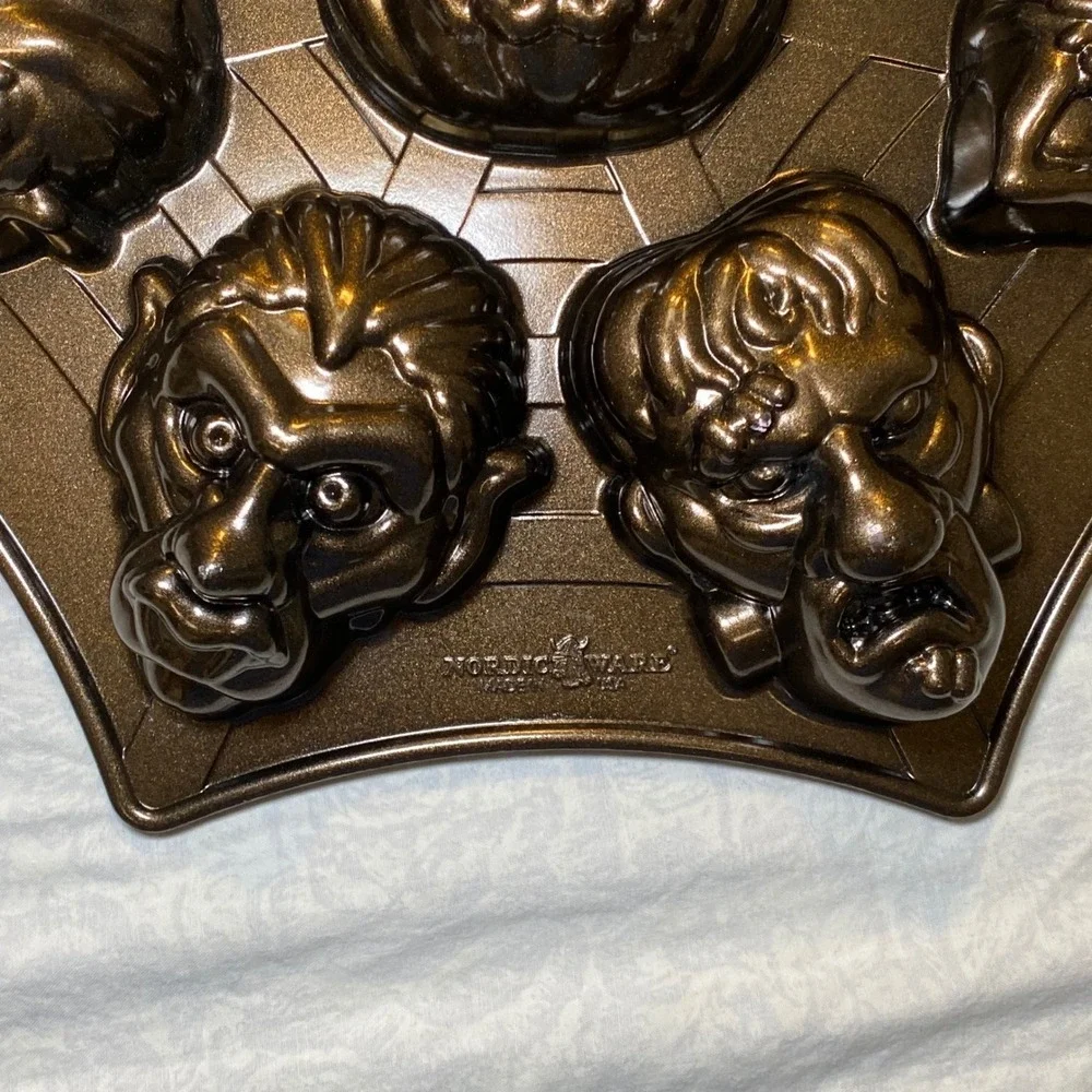 Nordic Ware Monster Mask Cakelet Pan Halloween 8-Cavity Nonstick USA #32196